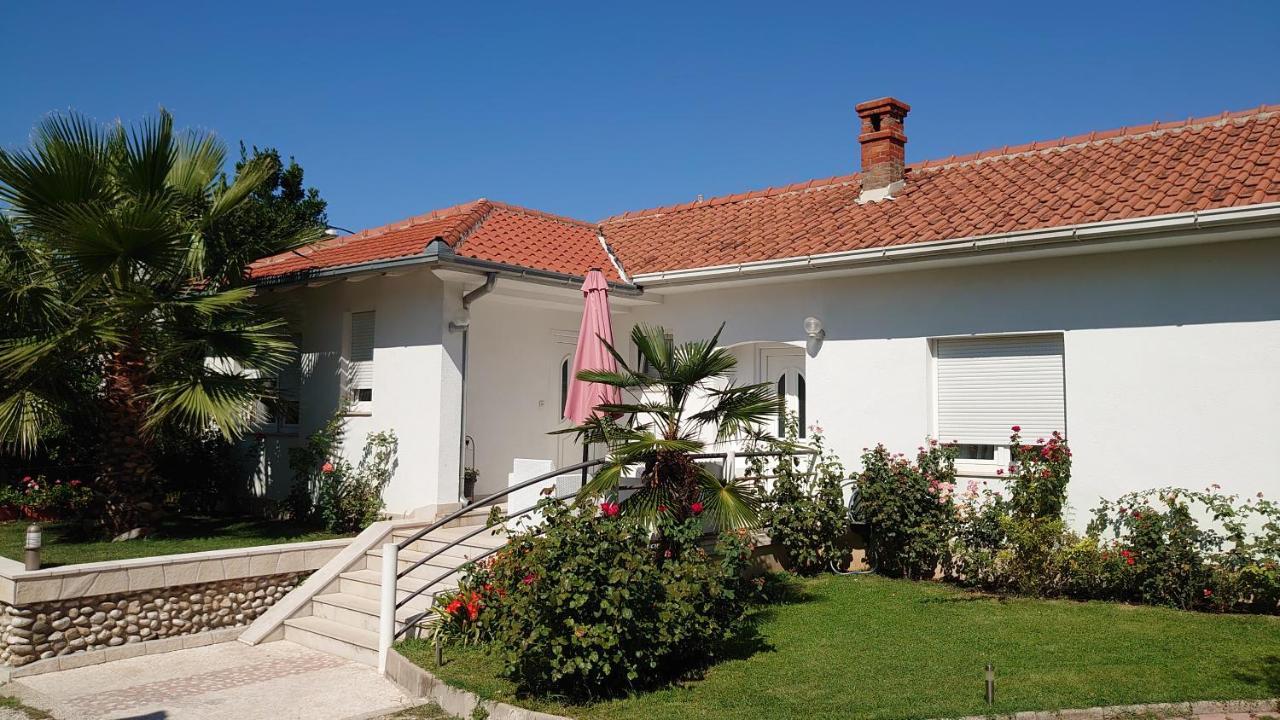 Apartments Tulipan - With Free Private Parking Garage Mostar Exterior foto